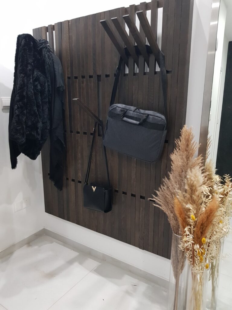 Wooden wall hanger made of solid ash wood