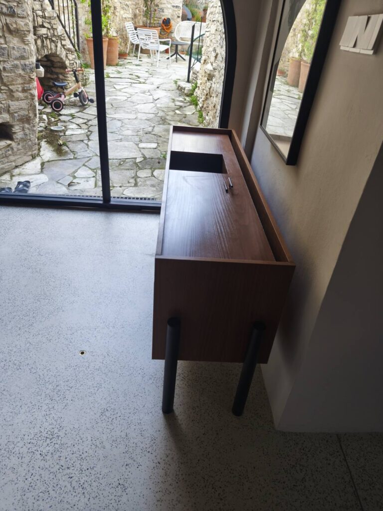 Bespoke vintage turntable stand