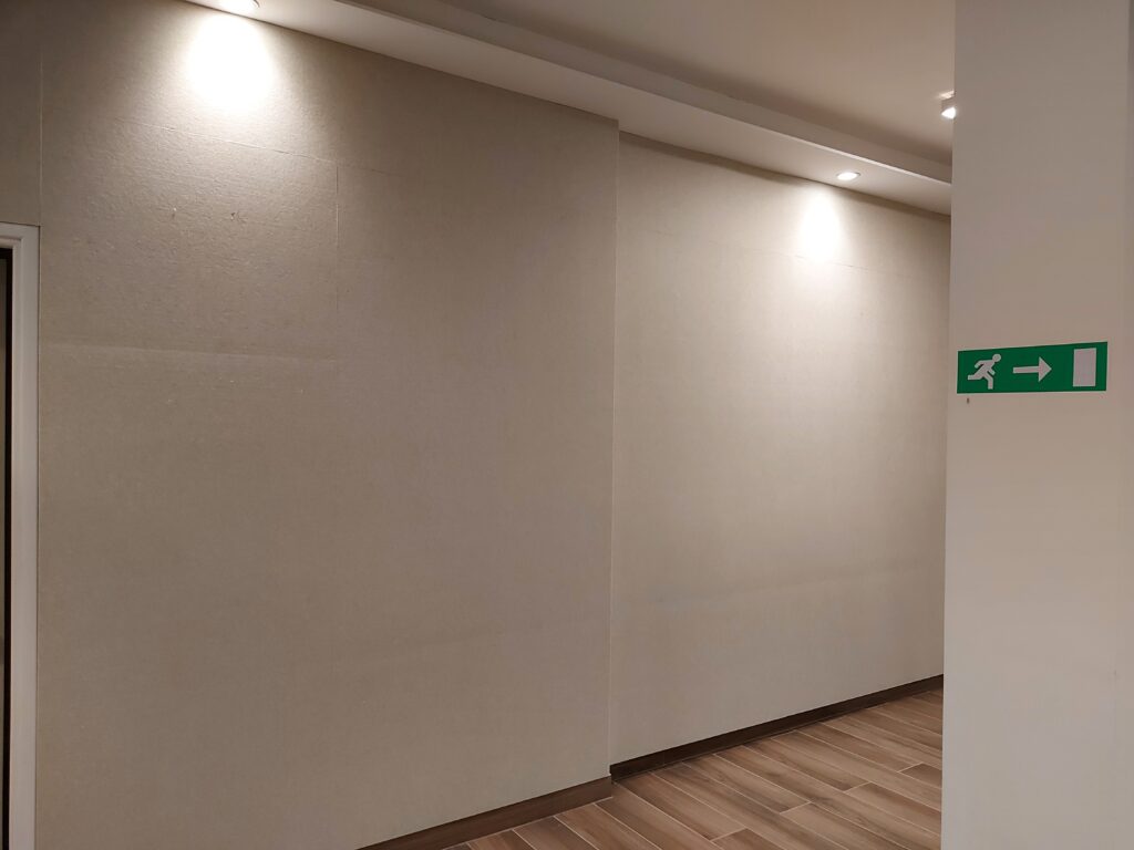 Polyester wall covering