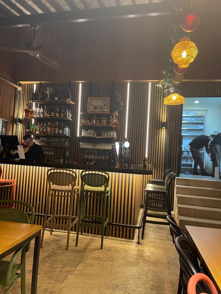 Restaurant bar deco wall